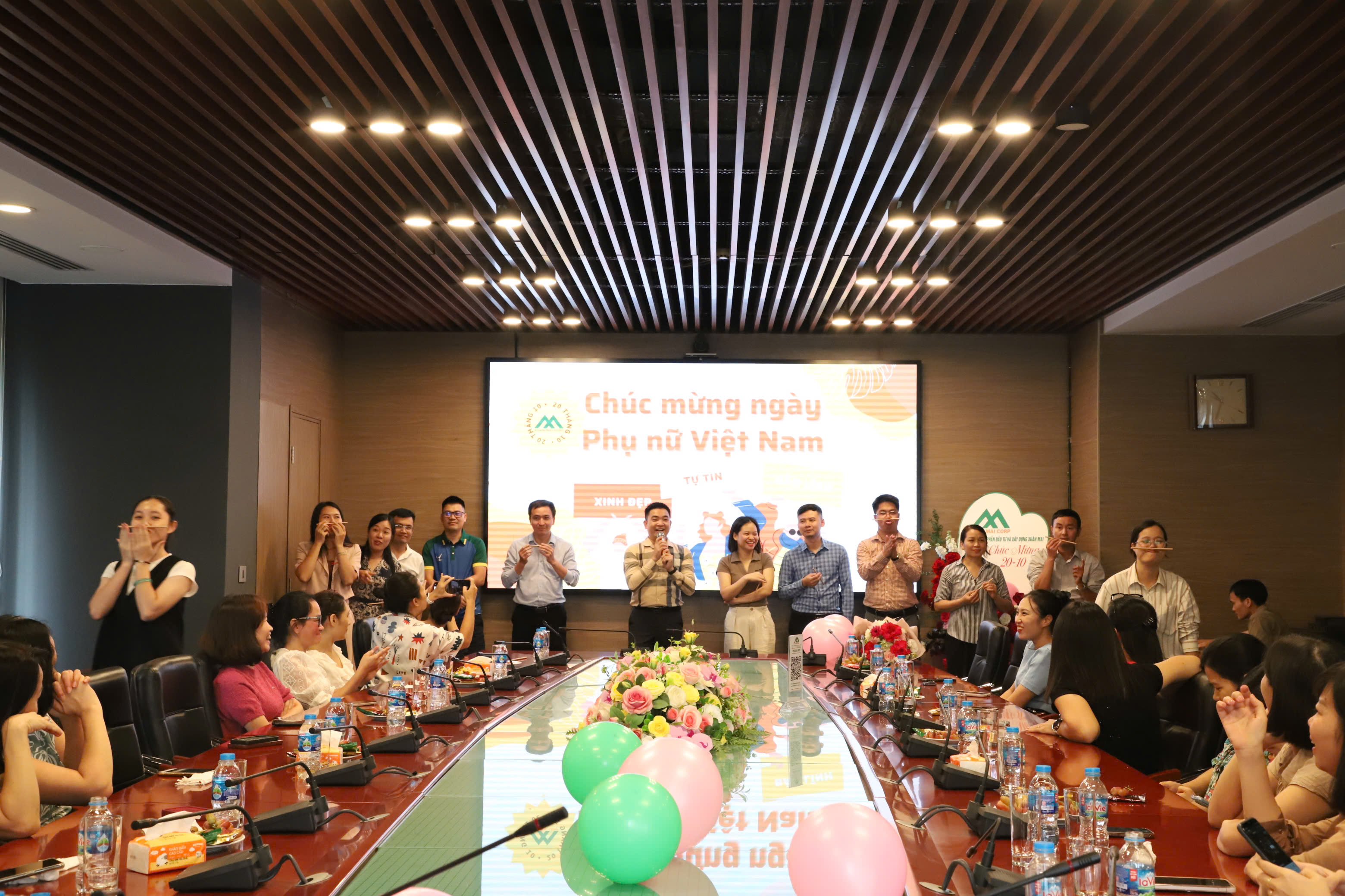 251020-phu-nu-2010-10.jpg