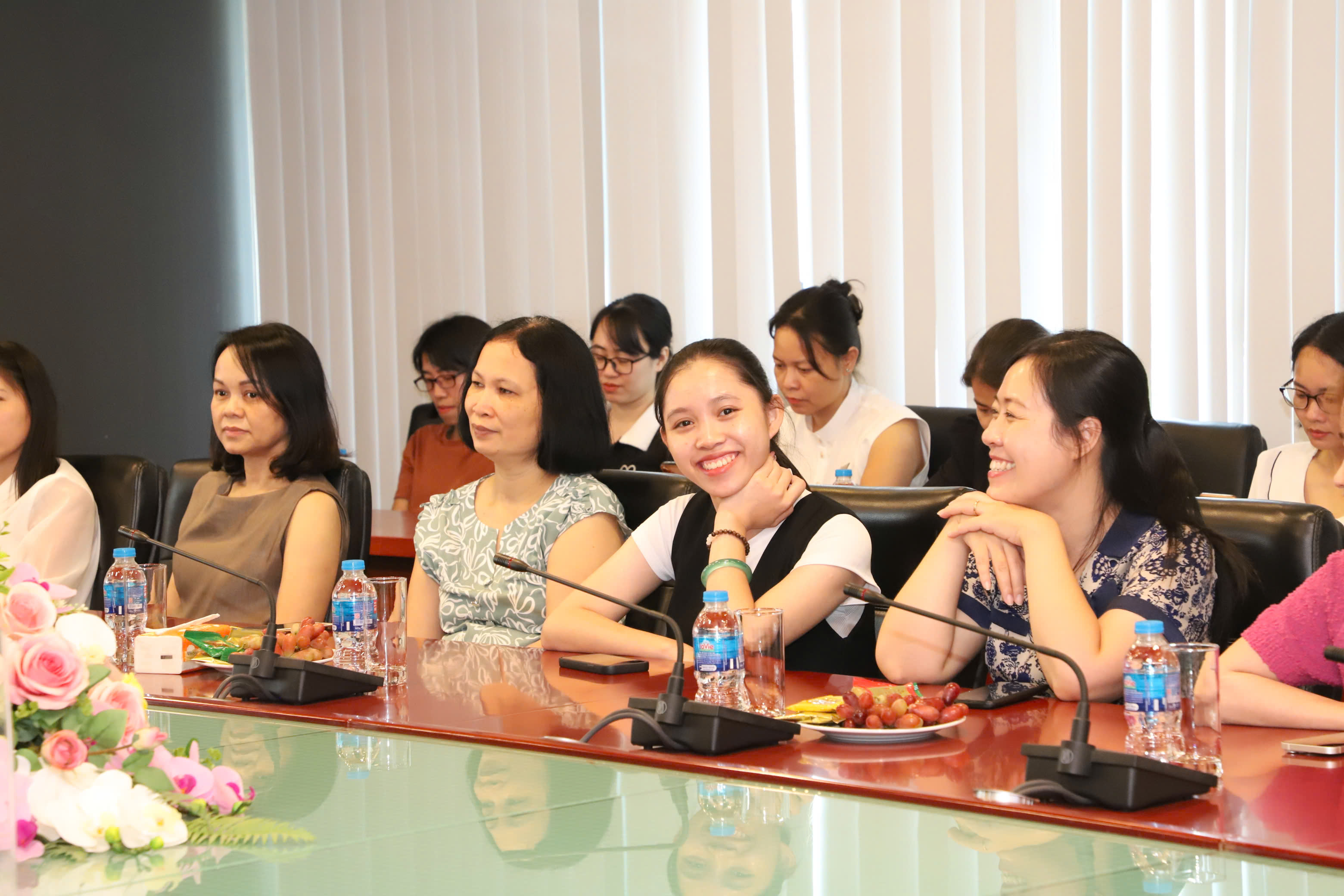 251020-phu-nu-2010-2.jpg