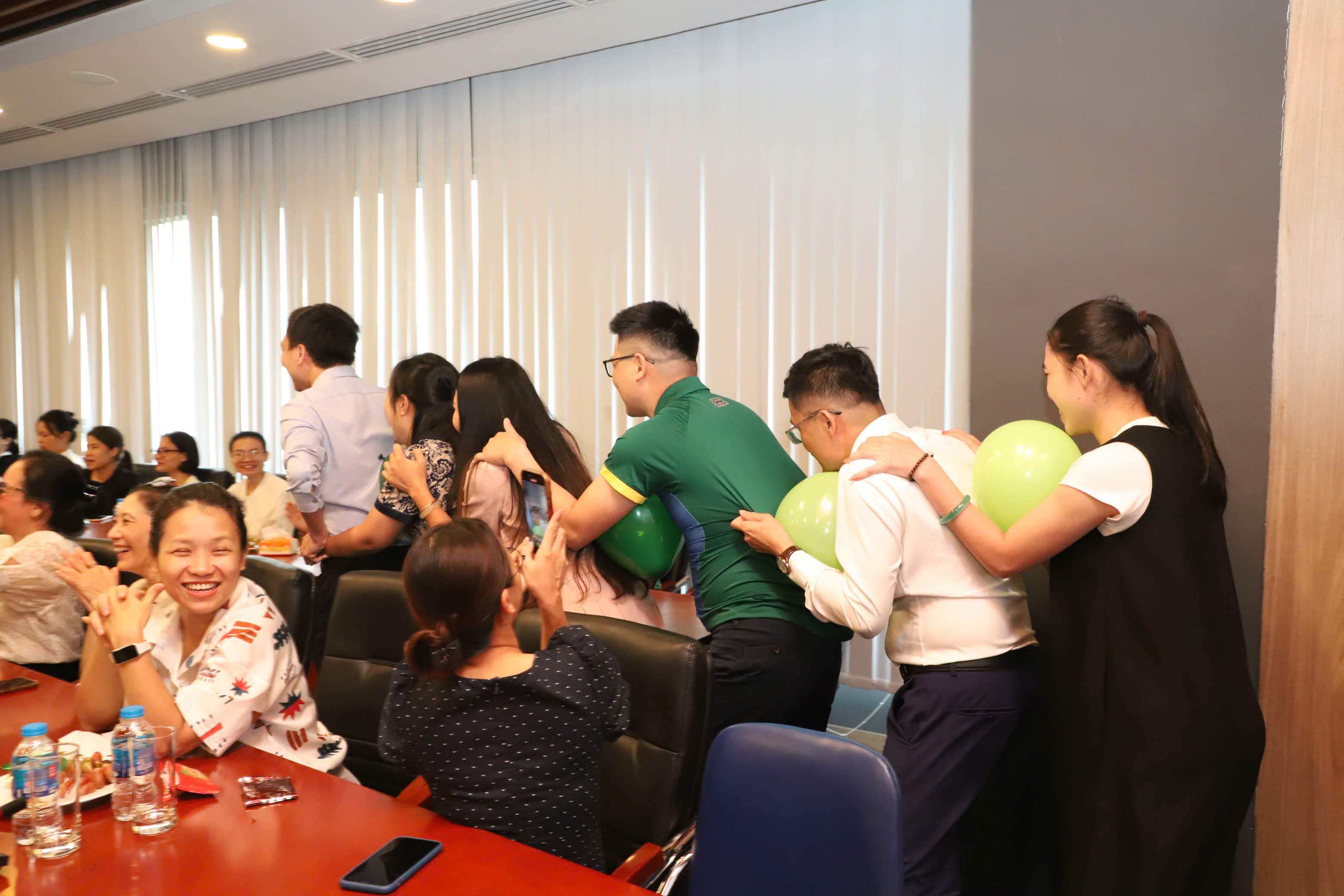 251020-phu-nu-2010-6.jpg